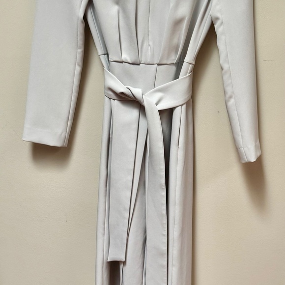 BCBGMAXAZRIA Long Sleeve Wide Leg  V Neck Jumpsuit White Ivory - Picture 3 of 9